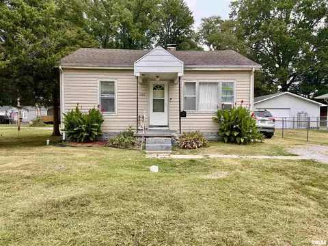 1106 N 11th St, Murphysboro, IL 62966