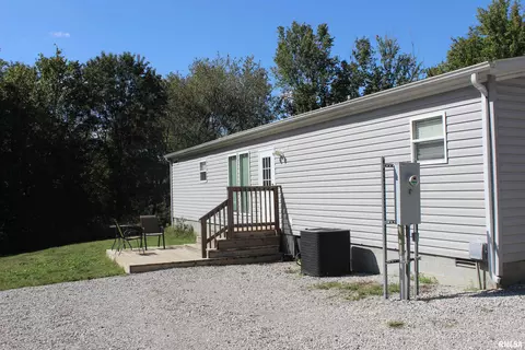 851 W Lincoln St, Dix, IL 62830 photo 4