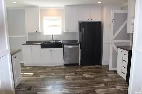 851 W Lincoln St, Dix, IL 62830 photo 9