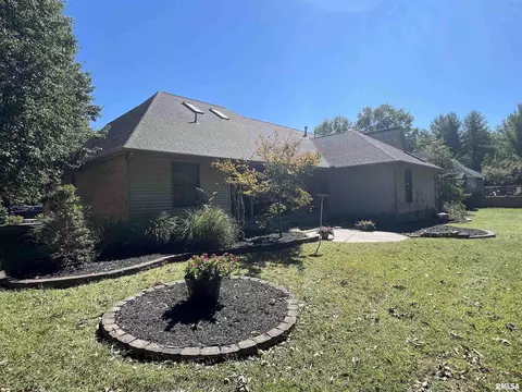 1702 Reveille Dr, Marion, IL 62959 photo 6