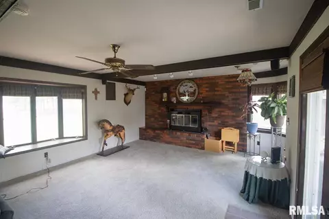 1029 E Calumet St, Centralia, IL 62801 photo 3