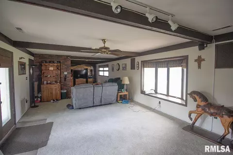 1029 E Calumet St, Centralia, IL 62801 photo 4