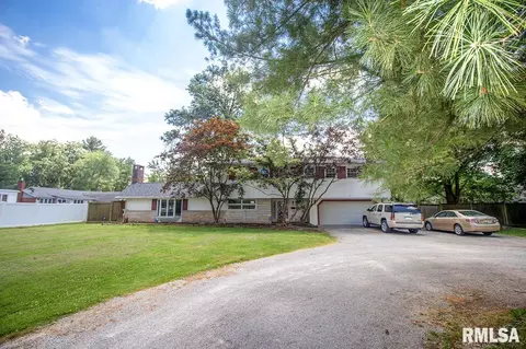 1029 E Calumet St, Centralia, IL 62801