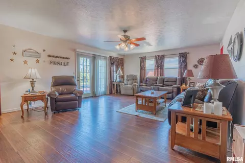 3058 Old 51 Rd, Sandoval, IL 62882 photo 4