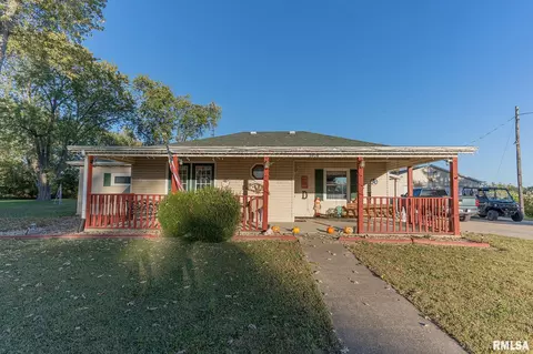 3058 Old 51 Rd, Sandoval, IL 62882