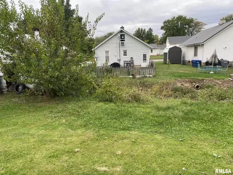 605 Oak St, Carmi, IL 62821 photo 5