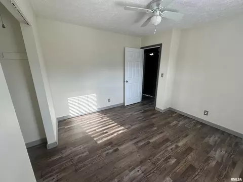 28 N Edgebrook Ln, Centralia, IL 62801 photo 17