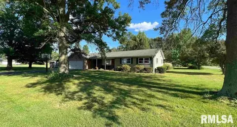700 Tuthill Ln, Elkville, IL 62932