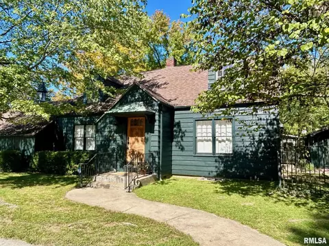 714 W Elm St, Carbondale, IL 62901
