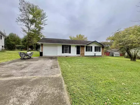 705 Woodland Ave, Herrin, IL 62948