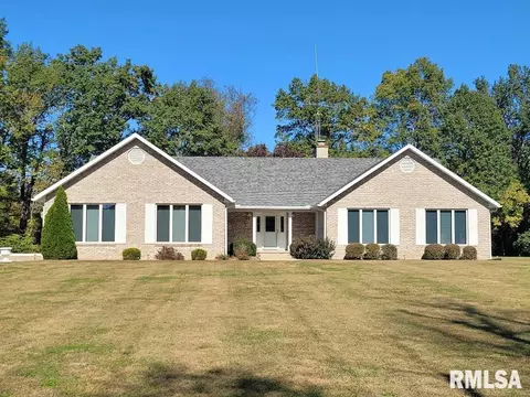 701 N Dogwood Ln, Mcleansboro, IL 62859