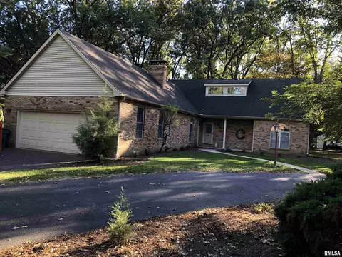 2707 Richview Rd, Mount Vernon, IL 62864