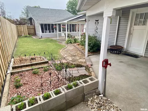 2128 Dewey St, Murphysboro, IL 62966 photo 5