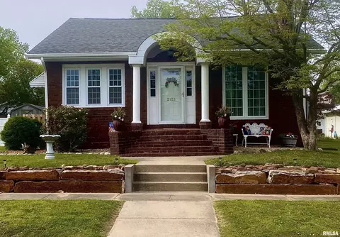 2128 Dewey St, Murphysboro, IL 62966 photo 2