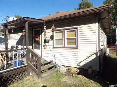 410 Grand St, Benton, IL 62812