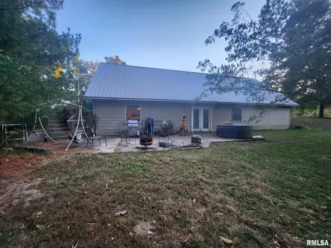 9735 Branch Rd, Oakdale, IL 62268