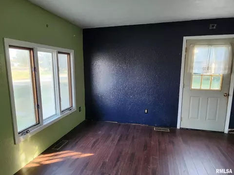 211 E Florence St, Sesser, IL 62884 photo 26