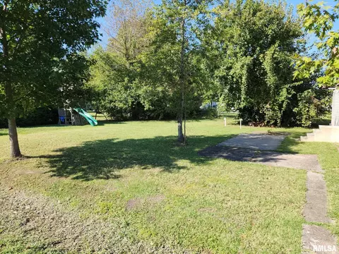 211 E Florence St, Sesser, IL 62884 photo 21