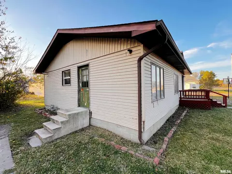 211 E Florence St, Sesser, IL 62884 photo 7