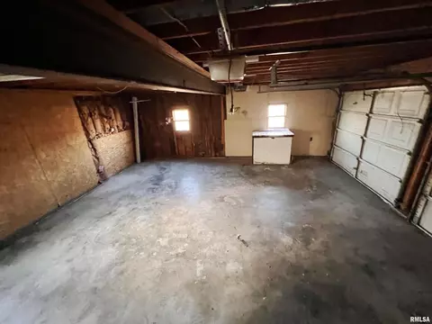 211 E Florence St, Sesser, IL 62884 photo 10