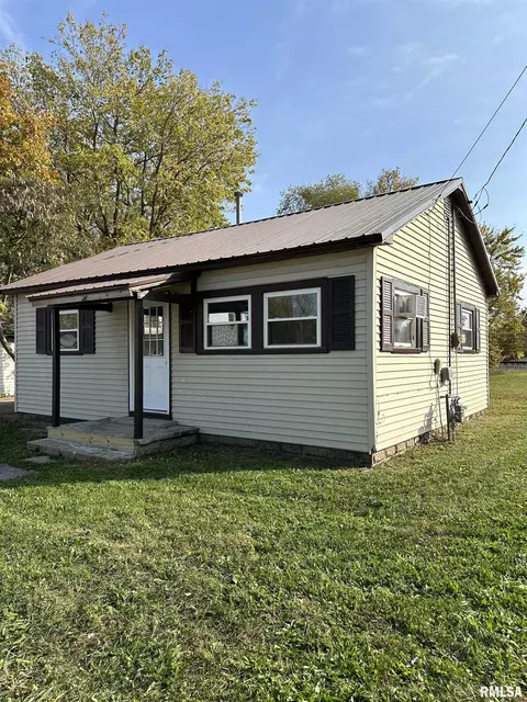 202 Commercial Ave, Sandoval, IL 62882