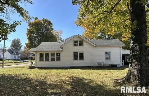 307 Morgan St, Anna, IL 62906 photo 3