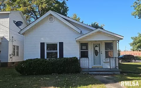 307 Morgan St, Anna, IL 62906