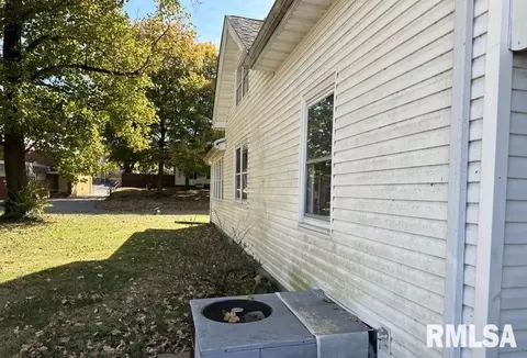 307 Morgan St, Anna, IL 62906 photo 8