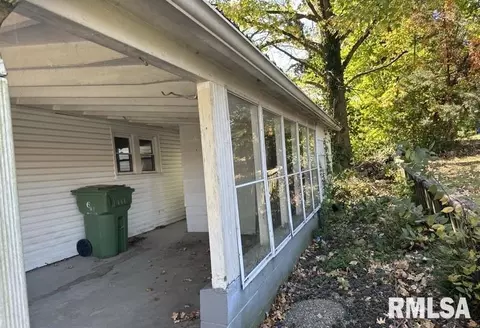 307 Morgan St, Anna, IL 62906 photo 5