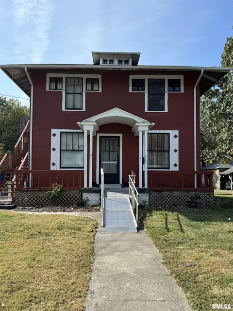 233 S Division St, Du Quoin, IL 62832