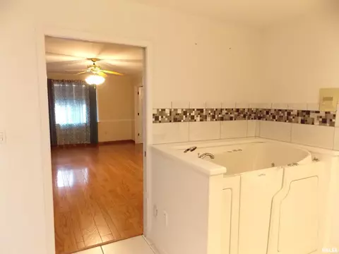 210 N Cherry St, Hoffman, IL 62250 photo 36