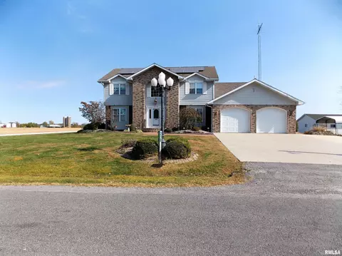 210 N Cherry St, Hoffman, IL 62250 photo 2