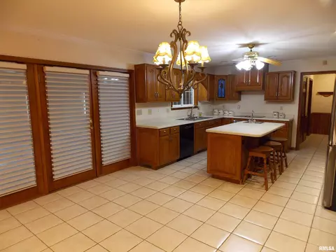 210 N Cherry St, Hoffman, IL 62250 photo 10