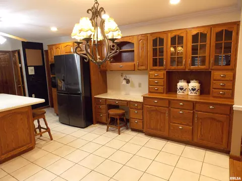 210 N Cherry St, Hoffman, IL 62250 photo 9