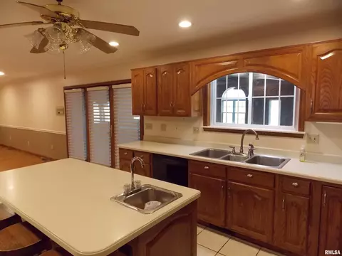 210 N Cherry St, Hoffman, IL 62250 photo 12