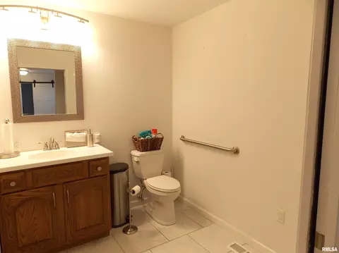 210 N Cherry St, Hoffman, IL 62250 photo 33