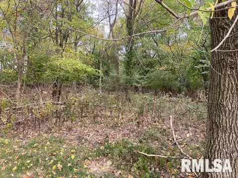 000 Barnett Ave, Carterville, IL 62918