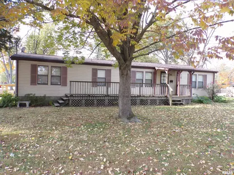 313 N Linden St, Du Quoin, IL 62832