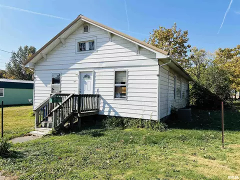 1109 Scott St, Eldorado, IL 62930 photo 2