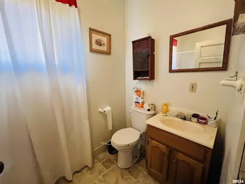 1109 Scott St, Eldorado, IL 62930 photo 13