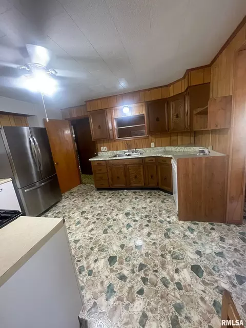 409 Mcfall St, Benton, IL 62812 photo 15