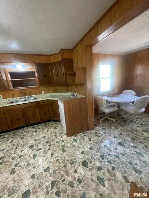 409 Mcfall St, Benton, IL 62812 photo 13