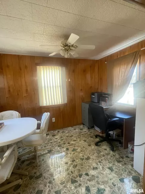409 Mcfall St, Benton, IL 62812 photo 17