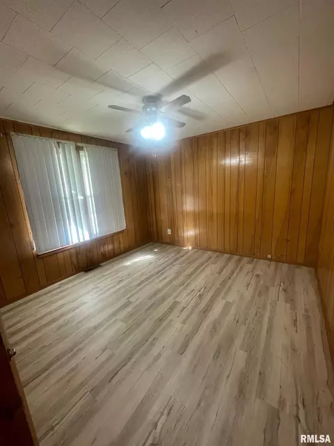 409 Mcfall St, Benton, IL 62812 photo 8