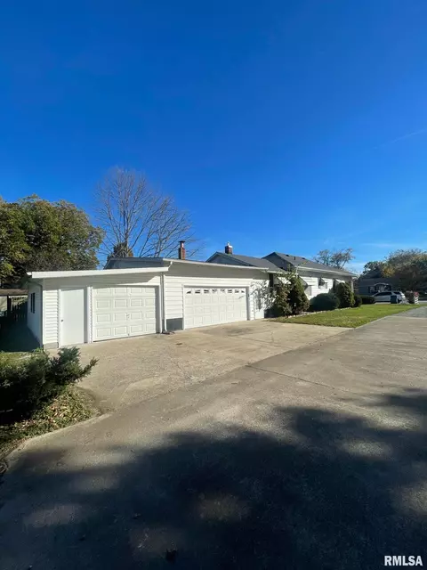 409 Mcfall St, Benton, IL 62812 photo 30