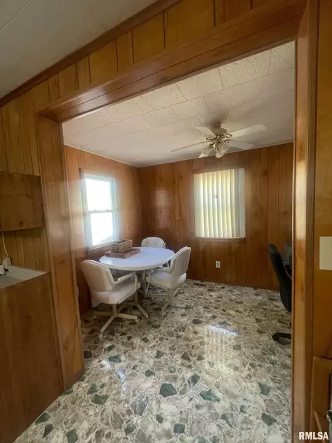 409 Mcfall St, Benton, IL 62812 photo 16