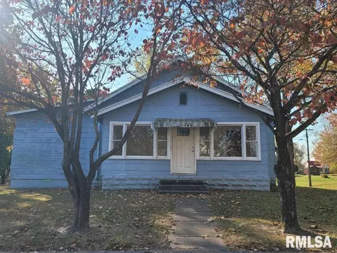 701 E Broadway St, Mcleansboro, IL 62859