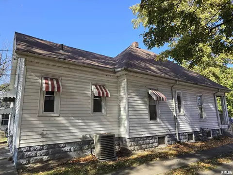 865 E Broadway St, Centralia, IL 62801 photo 2