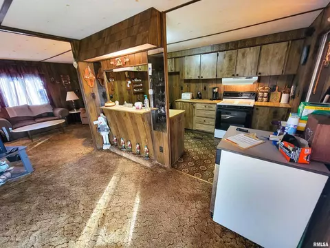 757 W 12th St, Flora, IL 62839 photo 9