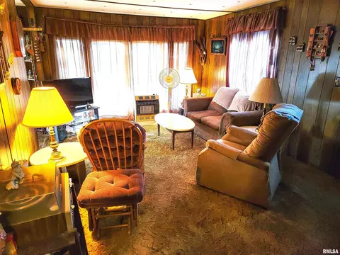 757 W 12th St, Flora, IL 62839 photo 3
